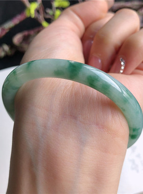 12月新品 天然翡翠53圈口冰糯种飘绿花圆条手镯女款正品9F71129