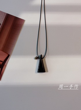 简朴手作檀木松果吊坠长款皮绳项链民族古风禅意冷清感木制毛衣链