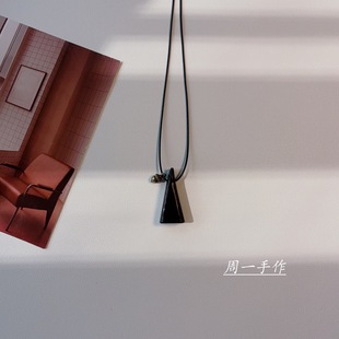 简朴手作檀木松果吊坠长款皮绳项链民族古风禅意冷清感木制毛衣链