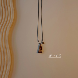 复古原创设计简约百搭沉香木吊坠皮绳项链个性独特中式长款颈链酷