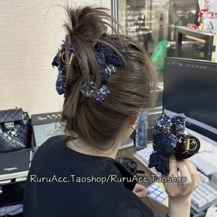 高级轻奢小香风亮丝蓝色蝴蝶结抓夹发量少鲨鱼夹小众后脑勺盘发夹