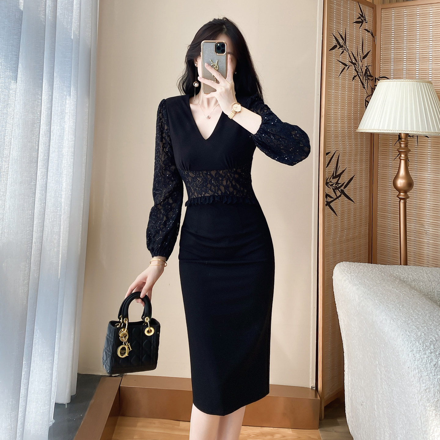V领蕾丝拼接连衣裙女黑色收腰