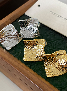 菱形碎冰金属耳钉2025新款爆款高级感耳环轻奢法式风独特设计耳饰