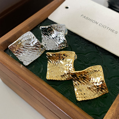 DSTYLE光面金属气质菱形碎冰耳环