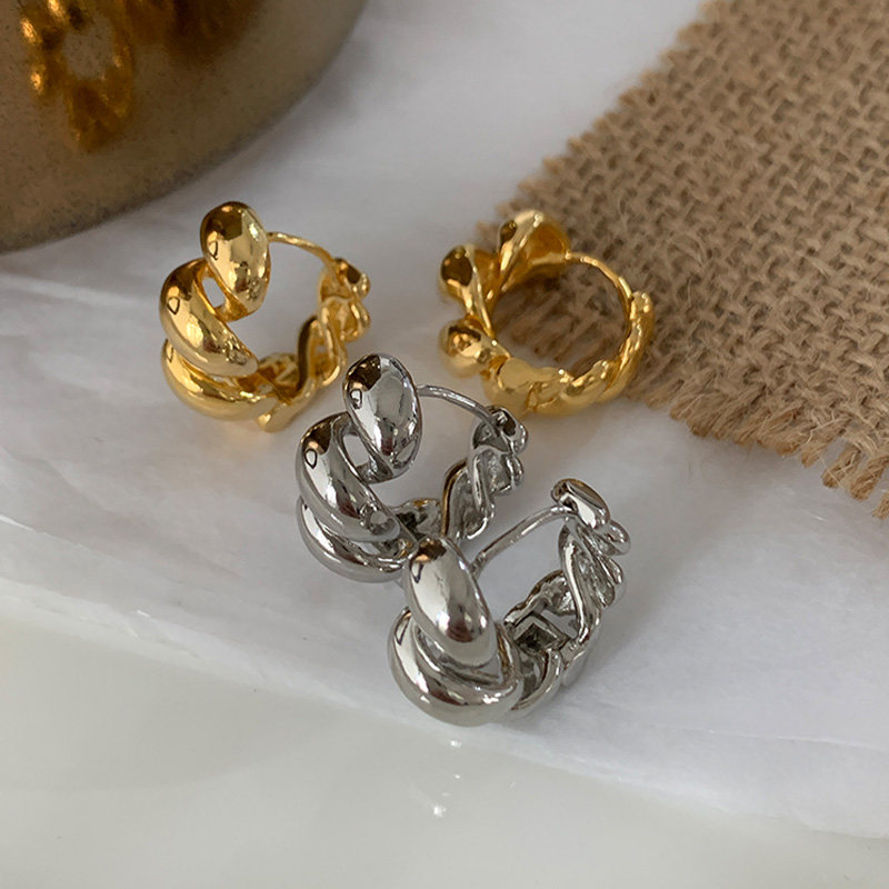 牛角包耳环2024新款爆款金属麻花耳扣轻奢高级感欧美设计独特耳饰