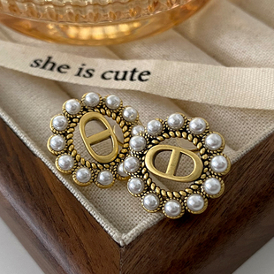 珍珠耳钉2025新款 高级感古铜字母猪鼻子耳环轻奢圆形复古耳饰 爆款