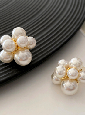 花朵耳饰2024新款爆款珍珠耳钉小众设计感高级感独特轻奢法式耳环