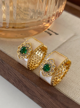 绿宝石耳环轻奢高级感中古耳饰2026新款爆款宽面贝母耳扣花朵耳圈