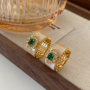 绿宝石耳环轻奢高级感中古耳饰2024新款 宽面贝母耳扣花朵耳圈 爆款