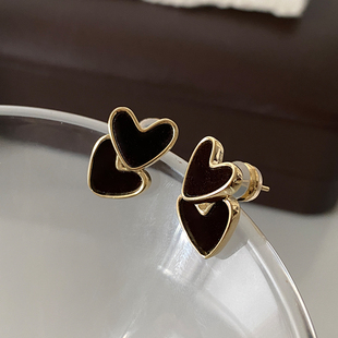 黑色爱心耳钉2025新款 高级感耳饰前后戴设计中性朋克心形耳环 爆款