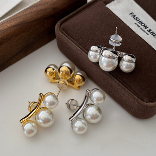 耳环轻奢高级感小众豌豆设计独特耳饰 法式 珍珠耳钉新款 2024年爆款