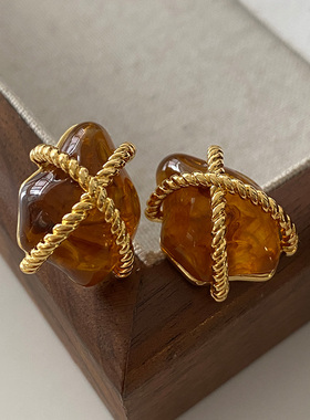 美拉德耳钉2026新款爆款咖色琉璃耳环轻奢高级感气质复古欧美耳饰