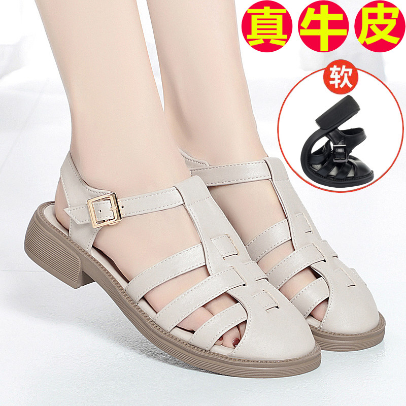 夏季新款包头女凉鞋真皮罗马鞋子平底中年妈妈鞋软底镂空透气防滑