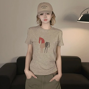 微胖MM显瘦设计感小马印花正肩短袖 大码 2026新款 夏季 T恤上衣 女装