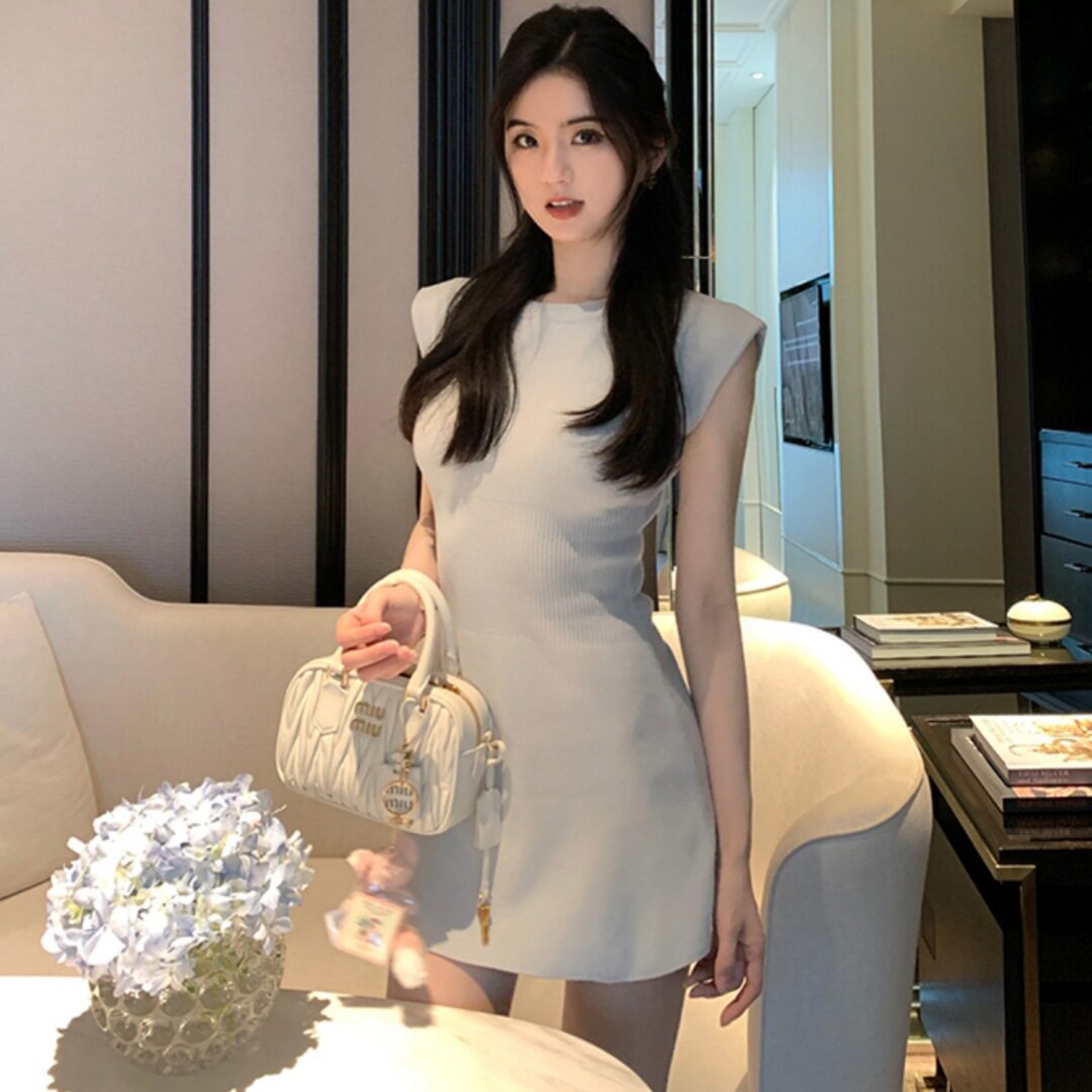 无袖针织连衣裙女夏季法式高级感纯欲风辣妹修身包臀小个子背心裙