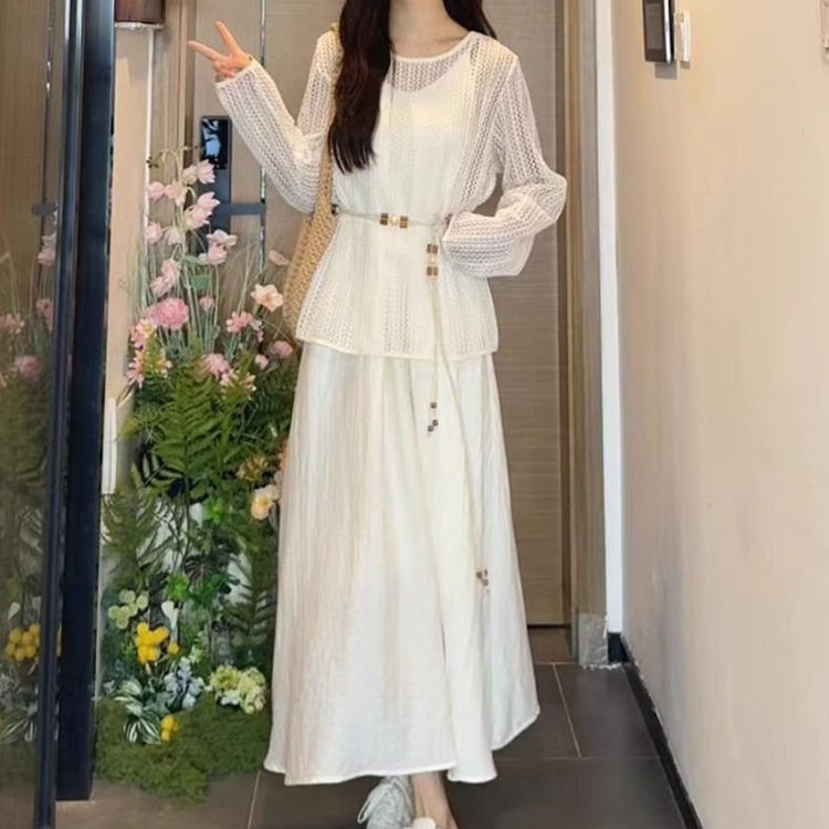 慵懒风白色吊带连衣裙套装女2025夏季新款温柔风气质绝美穿搭