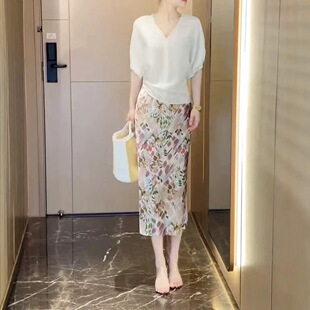 今年流行特惠82610新大爱美依缘2026夏季新款纯色V领短袖上衣高腰