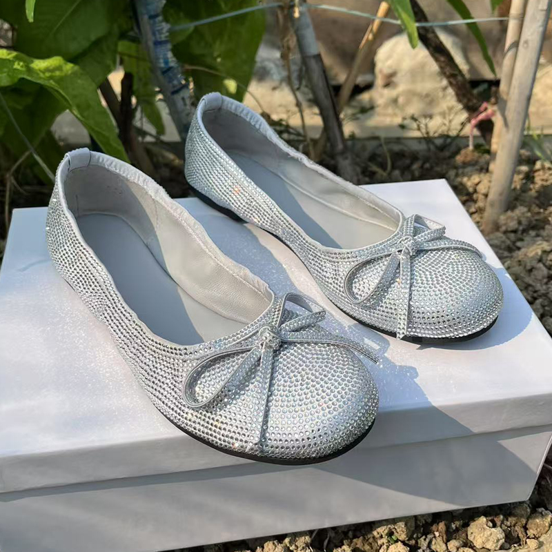 博主推荐烫钻银色蝴蝶结芭蕾舞鞋