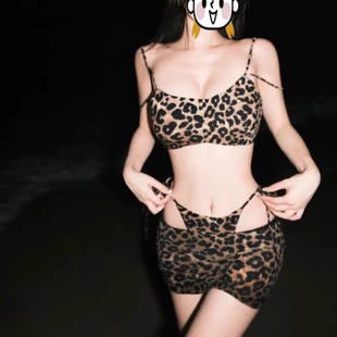 欧美感豹纹印花比基尼两件套女2025新款泳衣女高级感分体纯欲遮肚