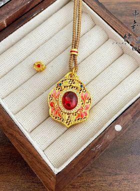 新款古法沙金新中式国潮风蜜蜂戏花锁包吊坠女珐琅彩花丝如意挂