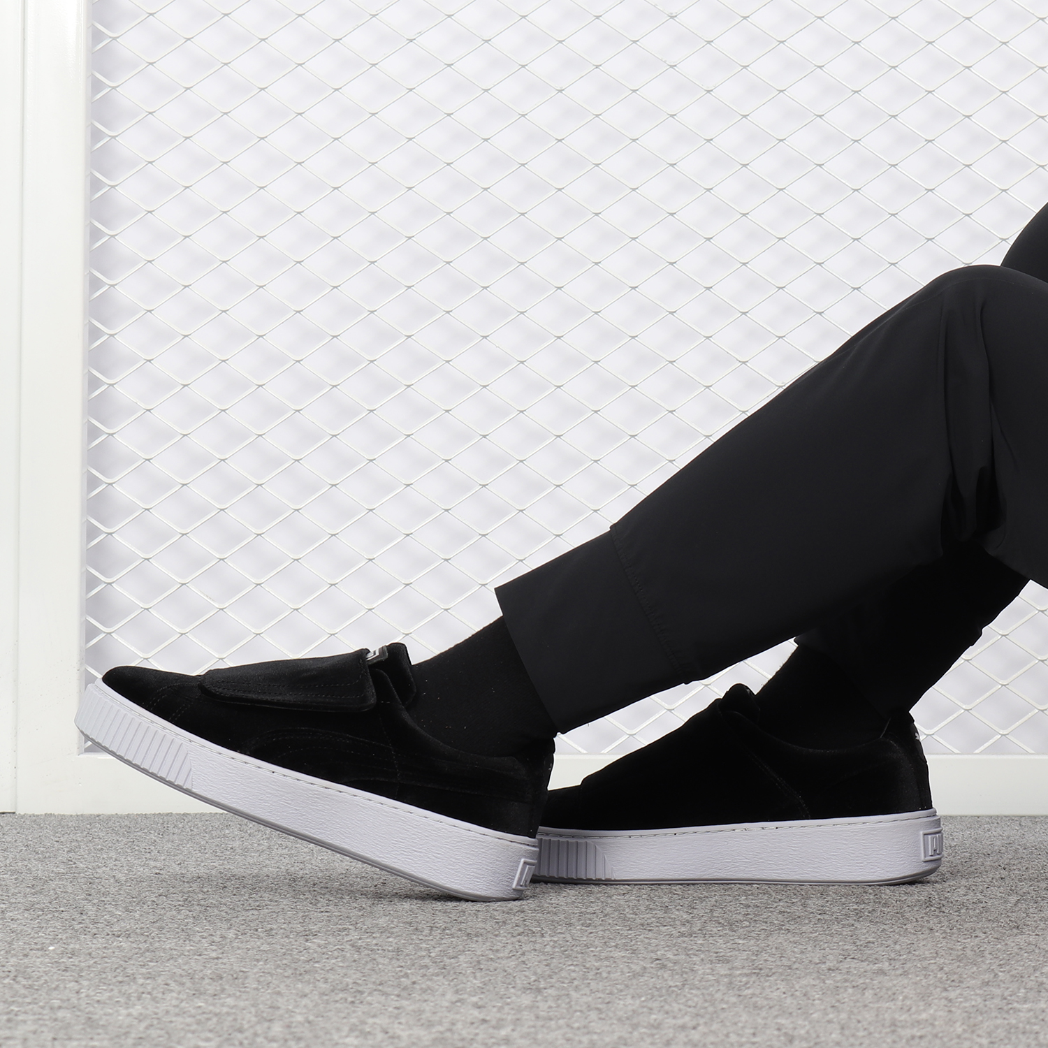 彪马蕾哈娜女子松糕魔术贴板鞋