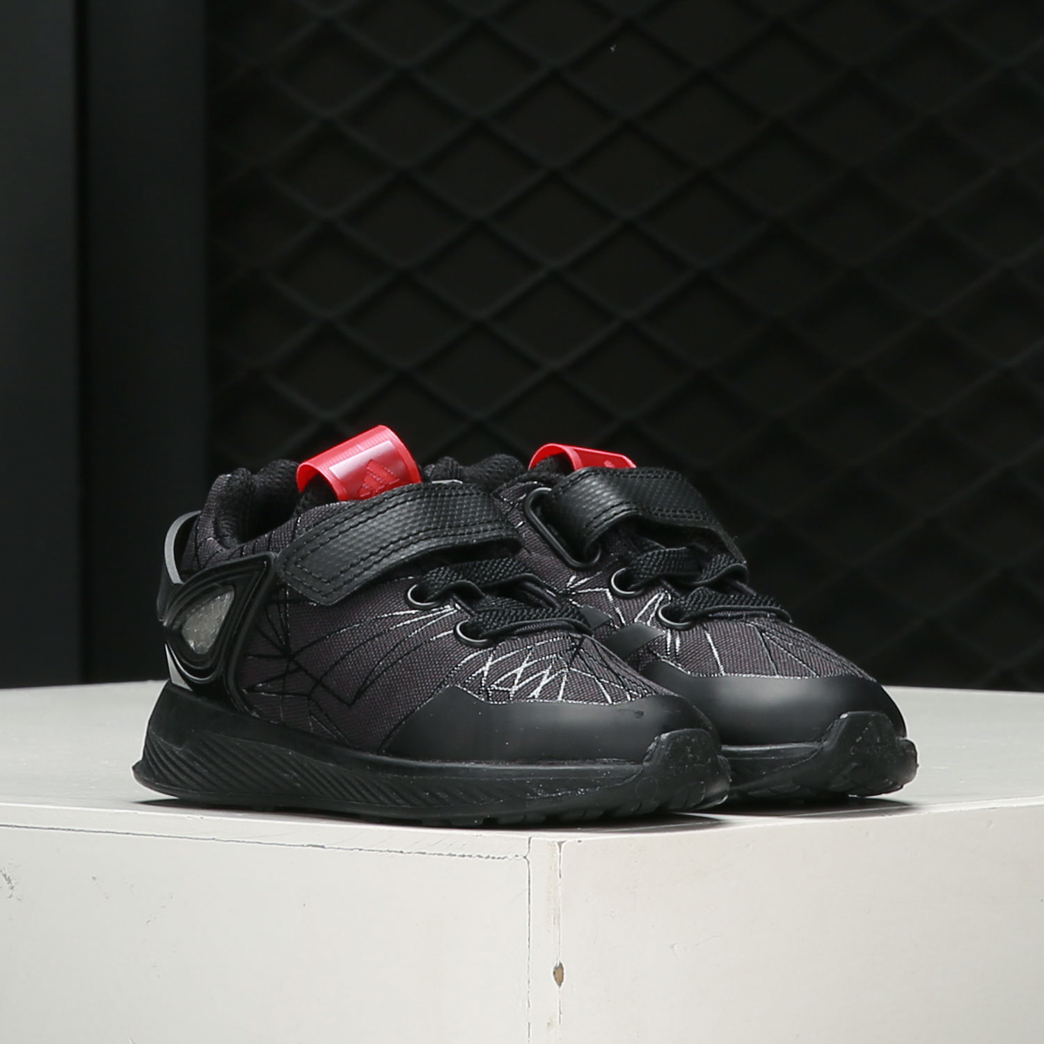 adidas阿迪达斯春季运动鞋