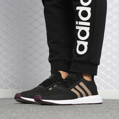 阿迪达斯女子轻便休闲跑步