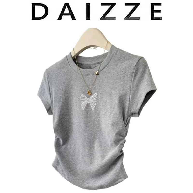 DAIZZE~2025夏新灰色圆领短袖T恤女褶皱收腰显瘦辣妹正肩短上衣潮