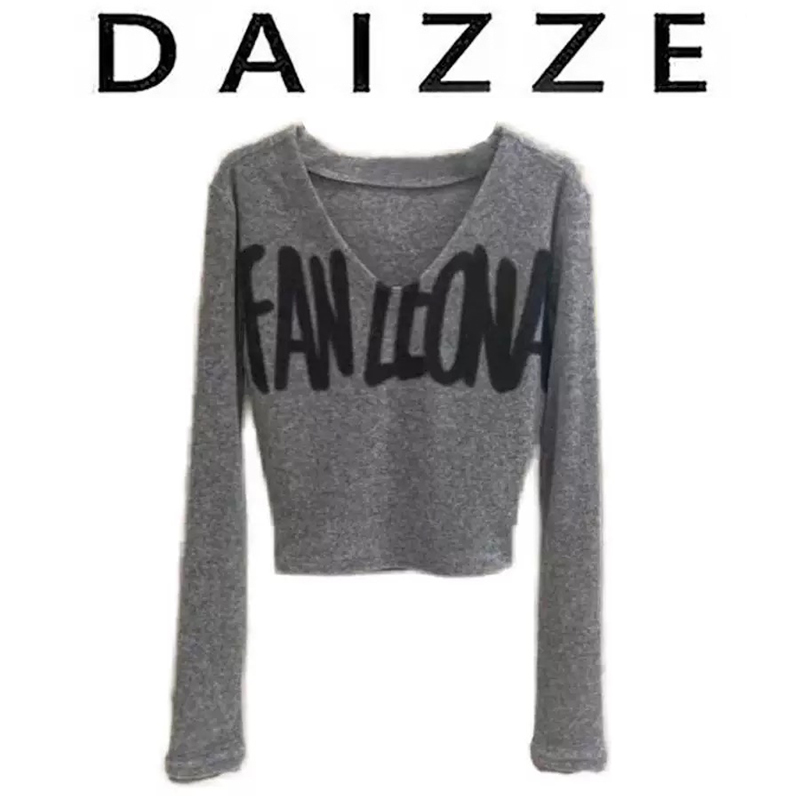DAIZZE~时髦小众字母喷绘涂鸦V领弹力短T恤女秋冬新款毛织上衣女