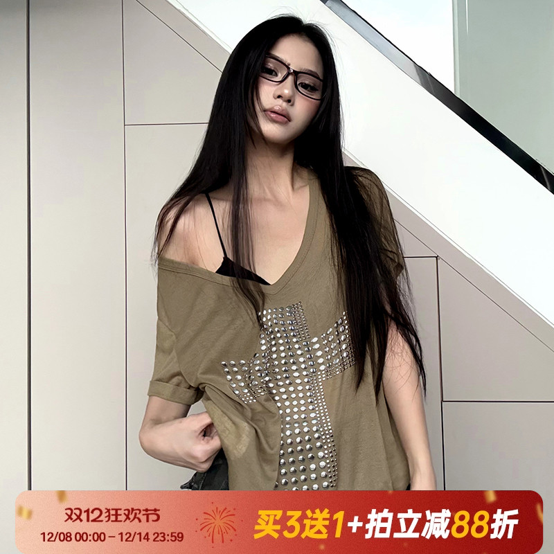 【叛逆辣妹】美式铆钉V领短袖