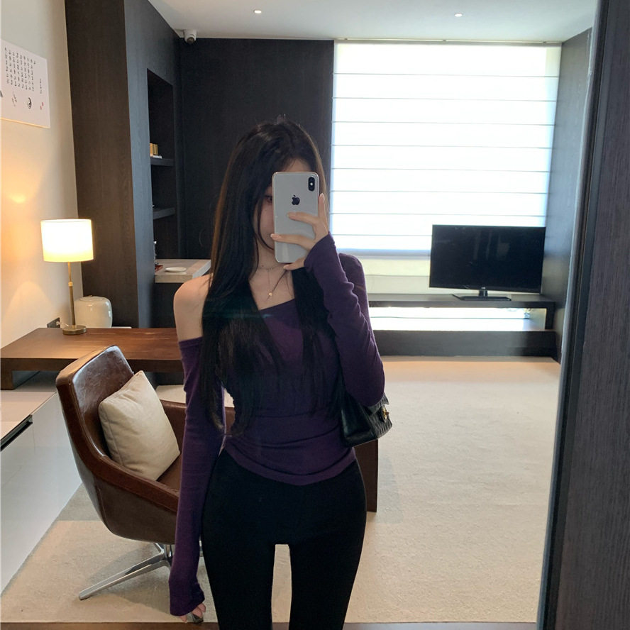 辣妹修身露肩长袖T恤早秋2024新款时尚显瘦小众百搭斜领上衣ins女