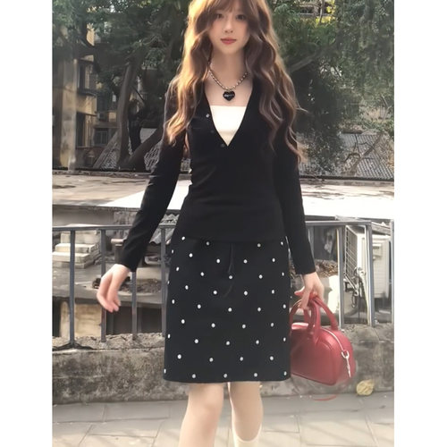 设计感波点五分半身裙女