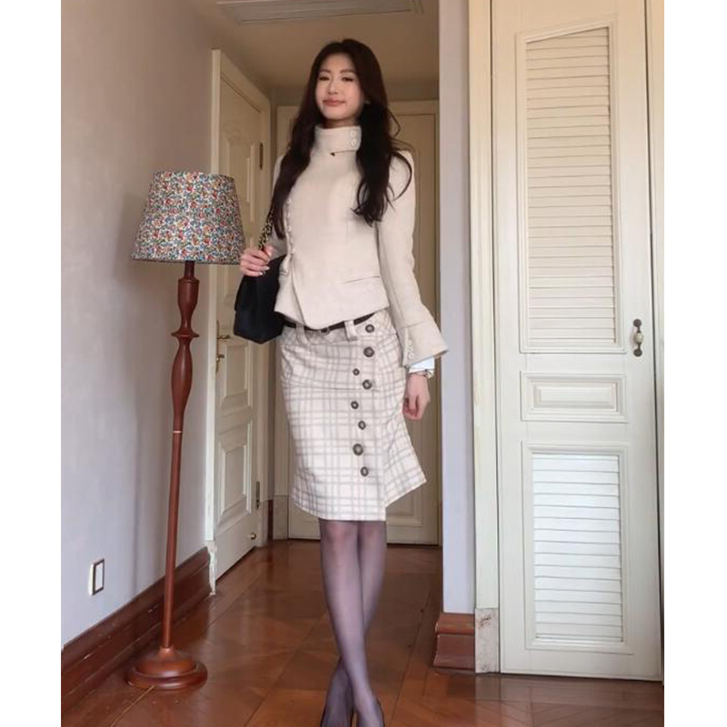 设计感格纹异形纽扣半身裙女休闲百搭修身高腰不规则中长鱼尾裙