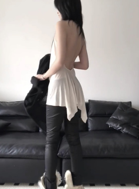 辣妹性感灰白色挂脖鱼尾吊带女2026新款设计感宽松百搭露背上衣