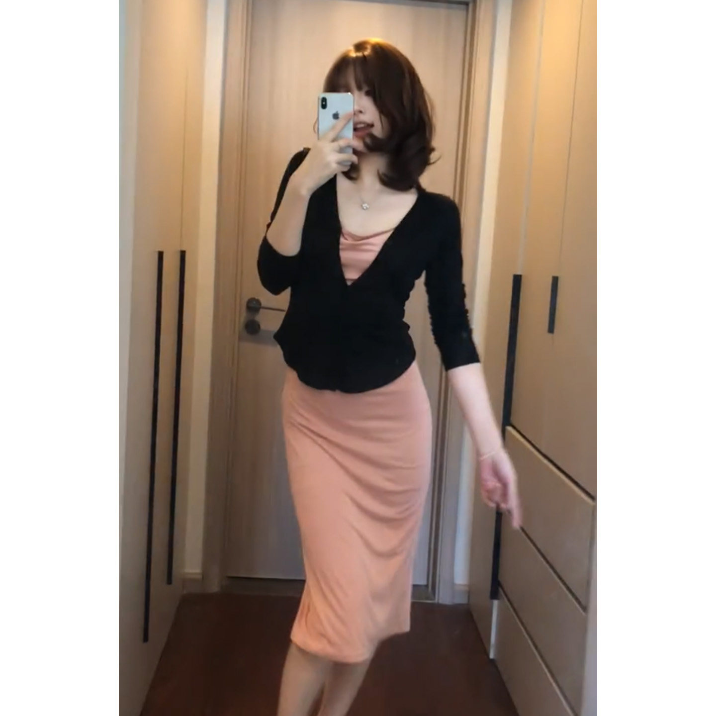 辣妹性感荡领开叉无袖吊带修身收腰包臀连衣裙圆弧下摆开衫外套