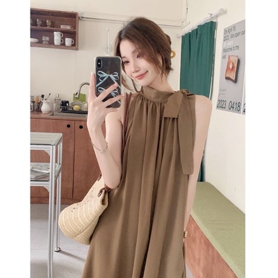 法式高端气质挂脖露肩连衣裙