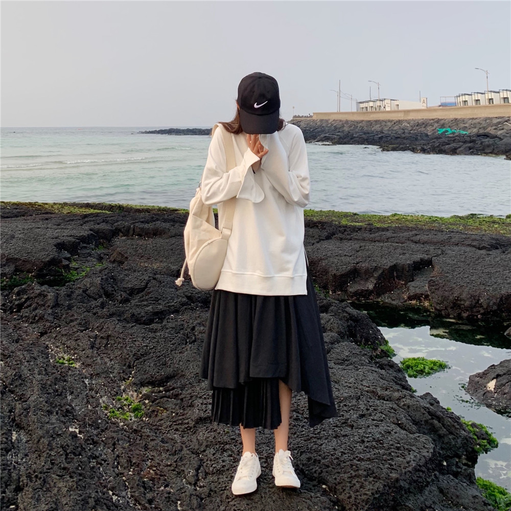 Short split simple sweater + pleated skirt irregular skirt suit