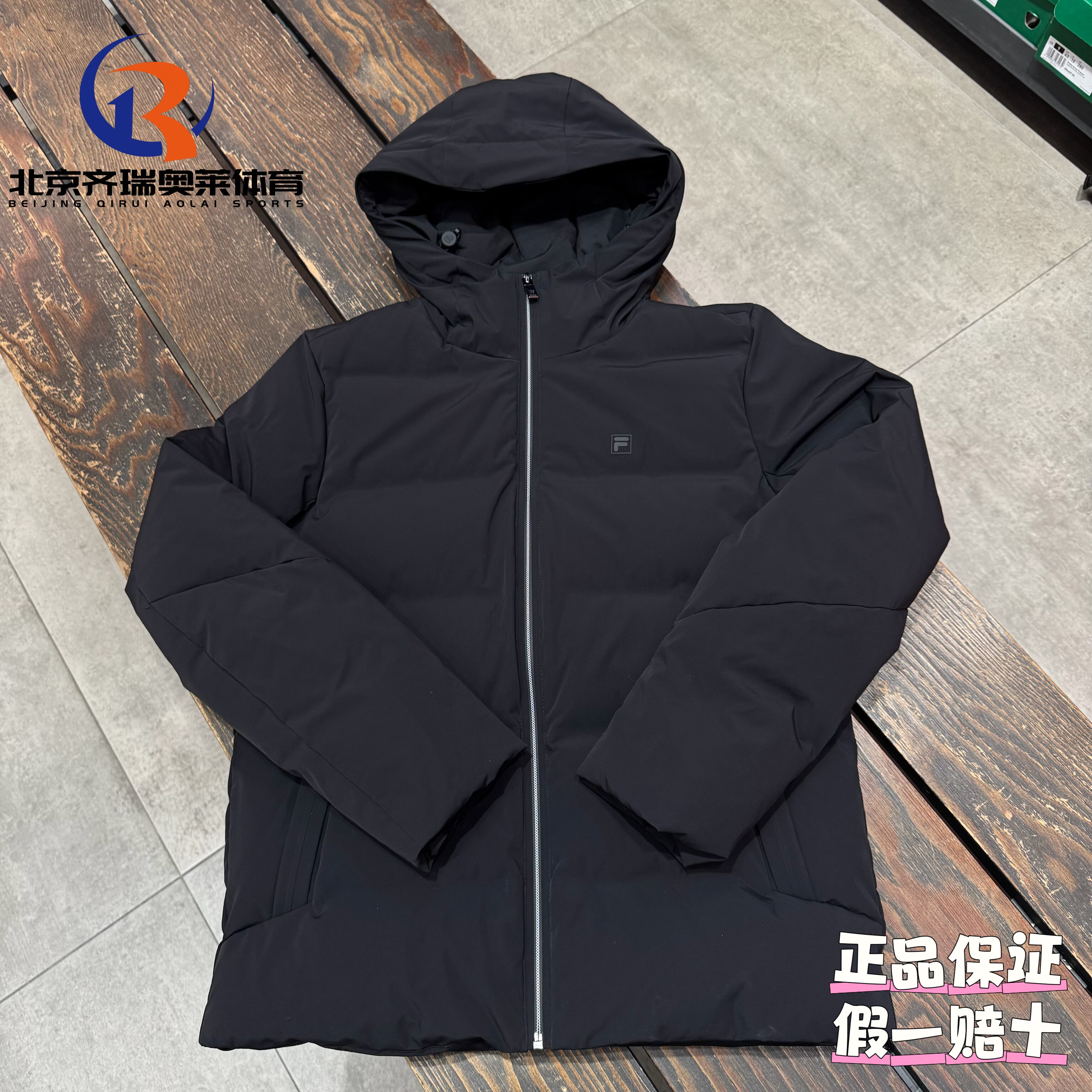 FILA斐乐23男士羽绒服冬基础休闲舒适保暖连帽上衣F61M443908BBK