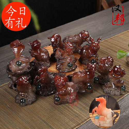 变色龙蛇马羊猴鸡狗猪茶宠摆件