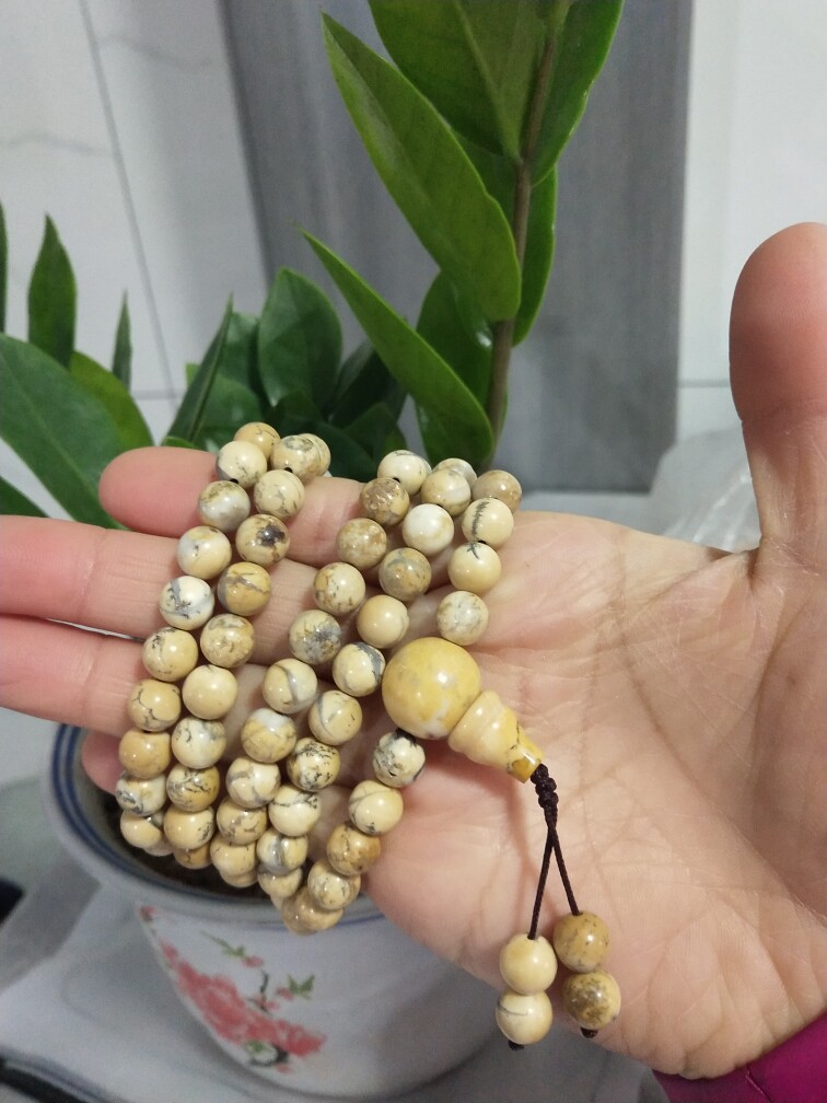 西藏天然玉石象牙玉108颗手串珠子上面的花纹都是天然羽化而成