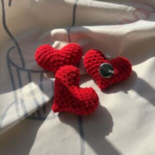 新款 DIY配饰 手工钩织立体毛线爱心充棉胸针可爱编织桃心别针服装