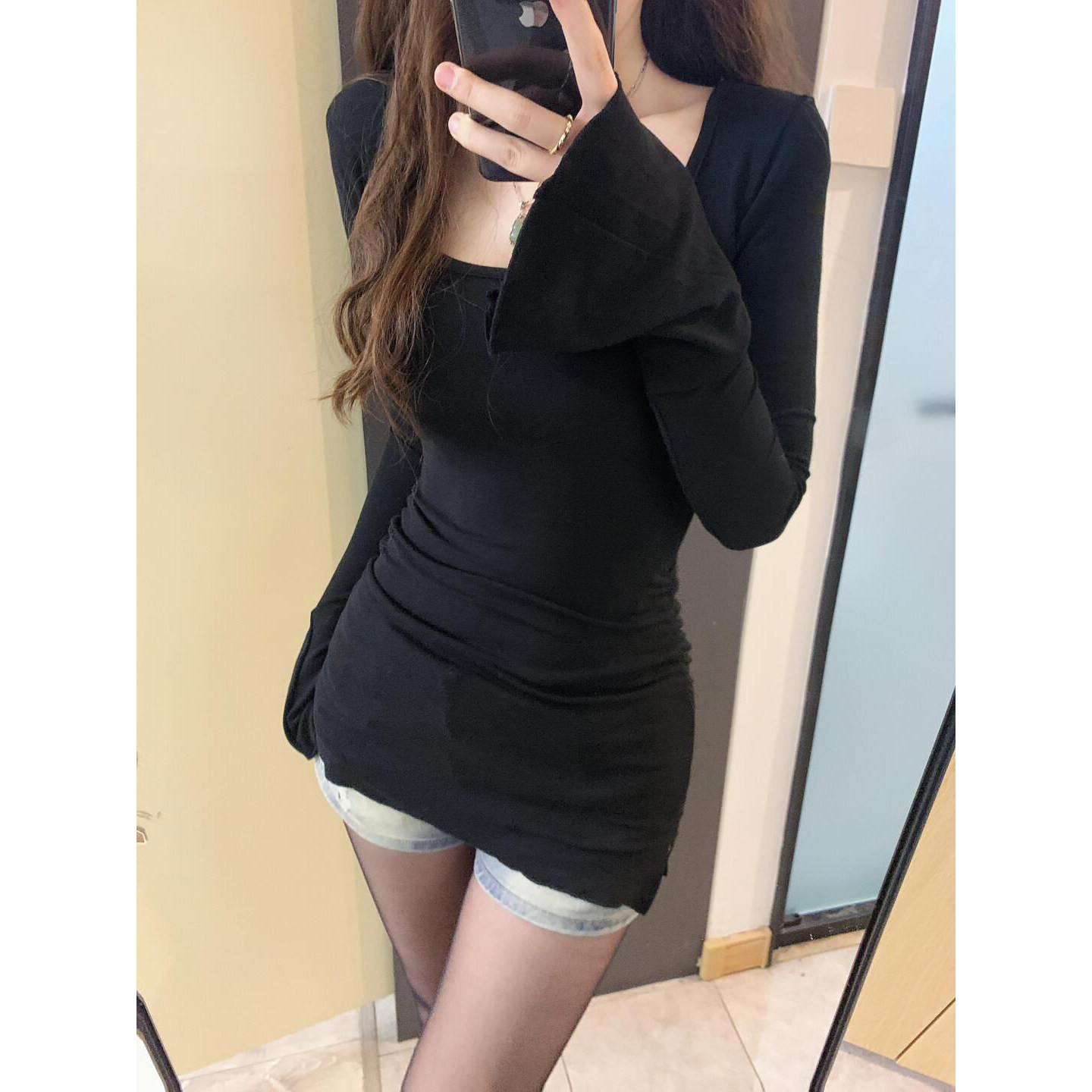 纯欲风方领喇叭长袖t恤女春秋季新款内搭打底衫紧身收腰显瘦上衣