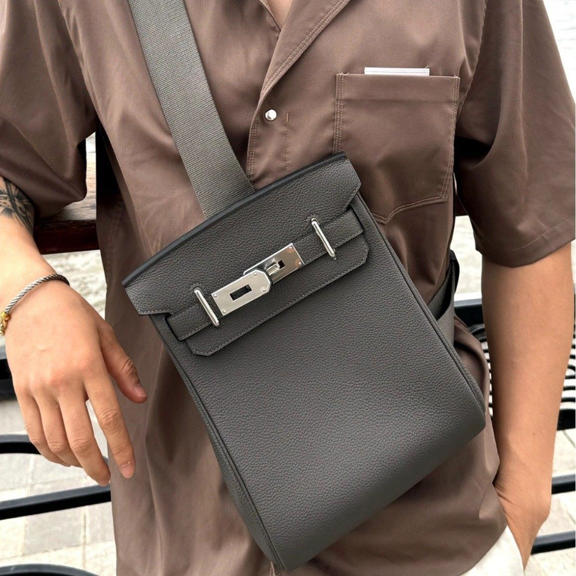 2026跨境新款togo头层牛皮凯利胸包时尚通勤男女通用单肩小背包潮,箱包皮具/热销女包/男包,胸包,淘宝优惠券,粉丝福利购,淘宝优惠卷