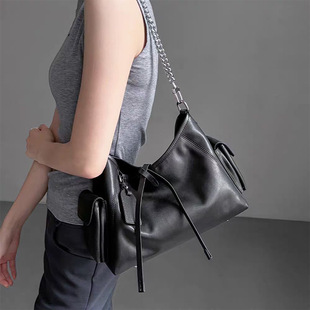 大容量真皮托特包头层牛皮女包欧美时尚链条黑武士carryall机车包