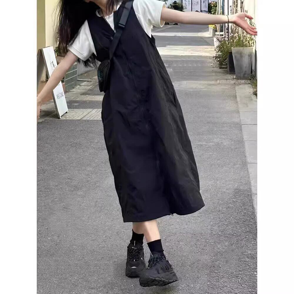 大码胖mm黑色工装背心裙女春秋新款宽松显瘦百搭休闲背带连衣裙潮