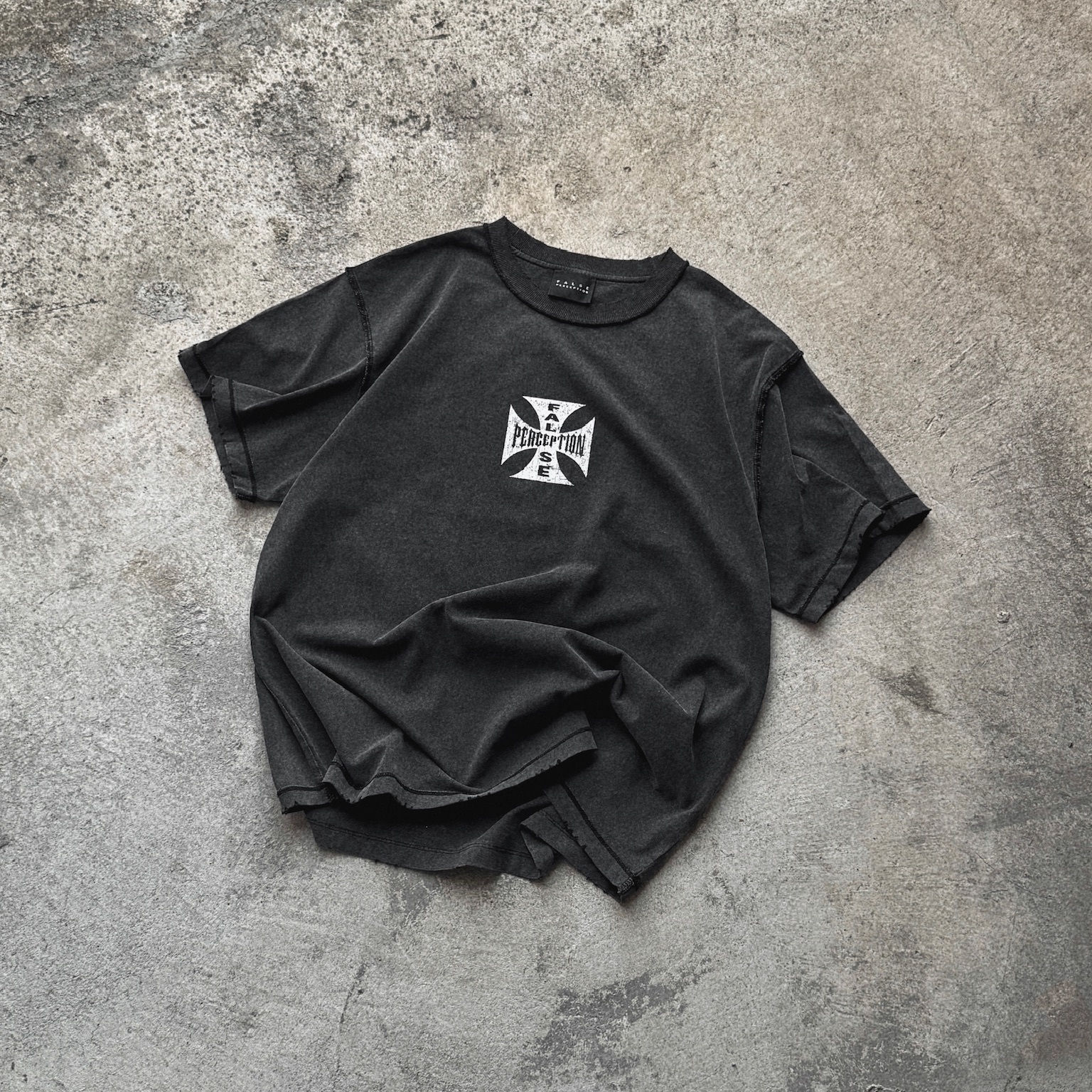 FalsePerception背面裂纹T恤
