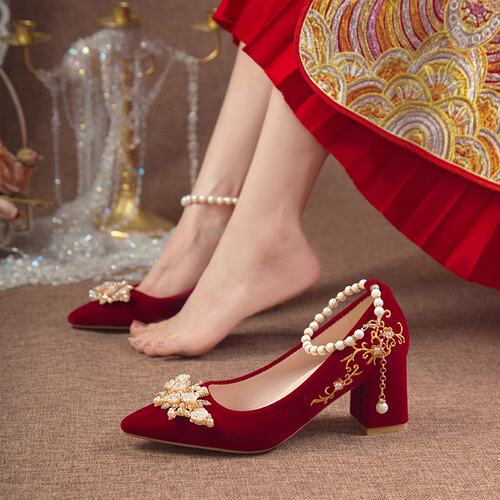 秀禾服婚鞋女2025新款红色不累脚高跟婚纱中式新娘结婚粗跟小码34