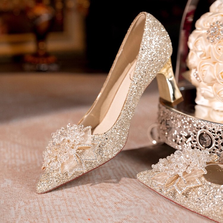 粗跟婚鞋女2025新款新娘秀禾婚纱两穿绝美不累脚香槟色高跟鞋大码