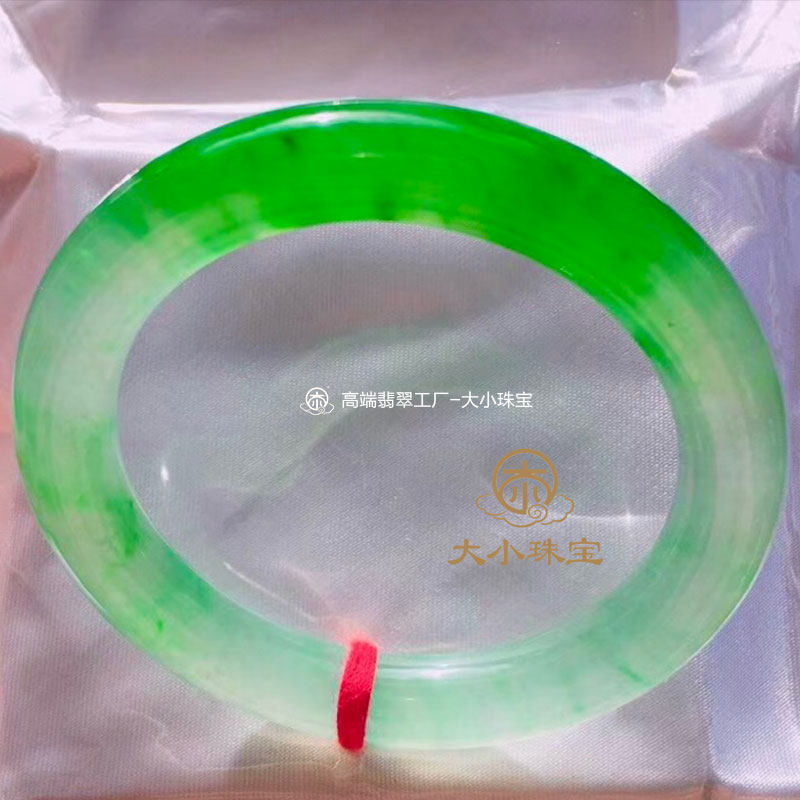大小珠宝冰种阳绿翠色天然翡翠圆条手镯54老坑种起光阳绿色玉镯子