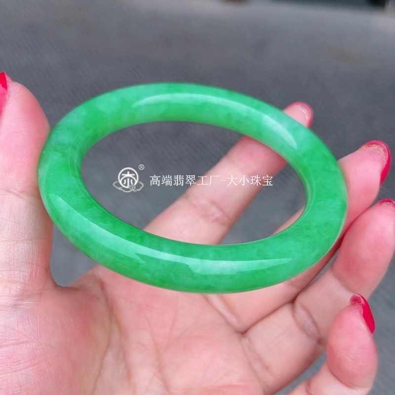 大小珠宝细糯种满绿天然翡翠手镯圆条53.8老糯种细腻阳绿翡翠玉镯
